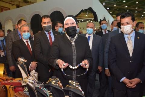   وزيرة التجارة تفتتح معرض الأهرام السنوي للأثاث والديكور «اندورز»  