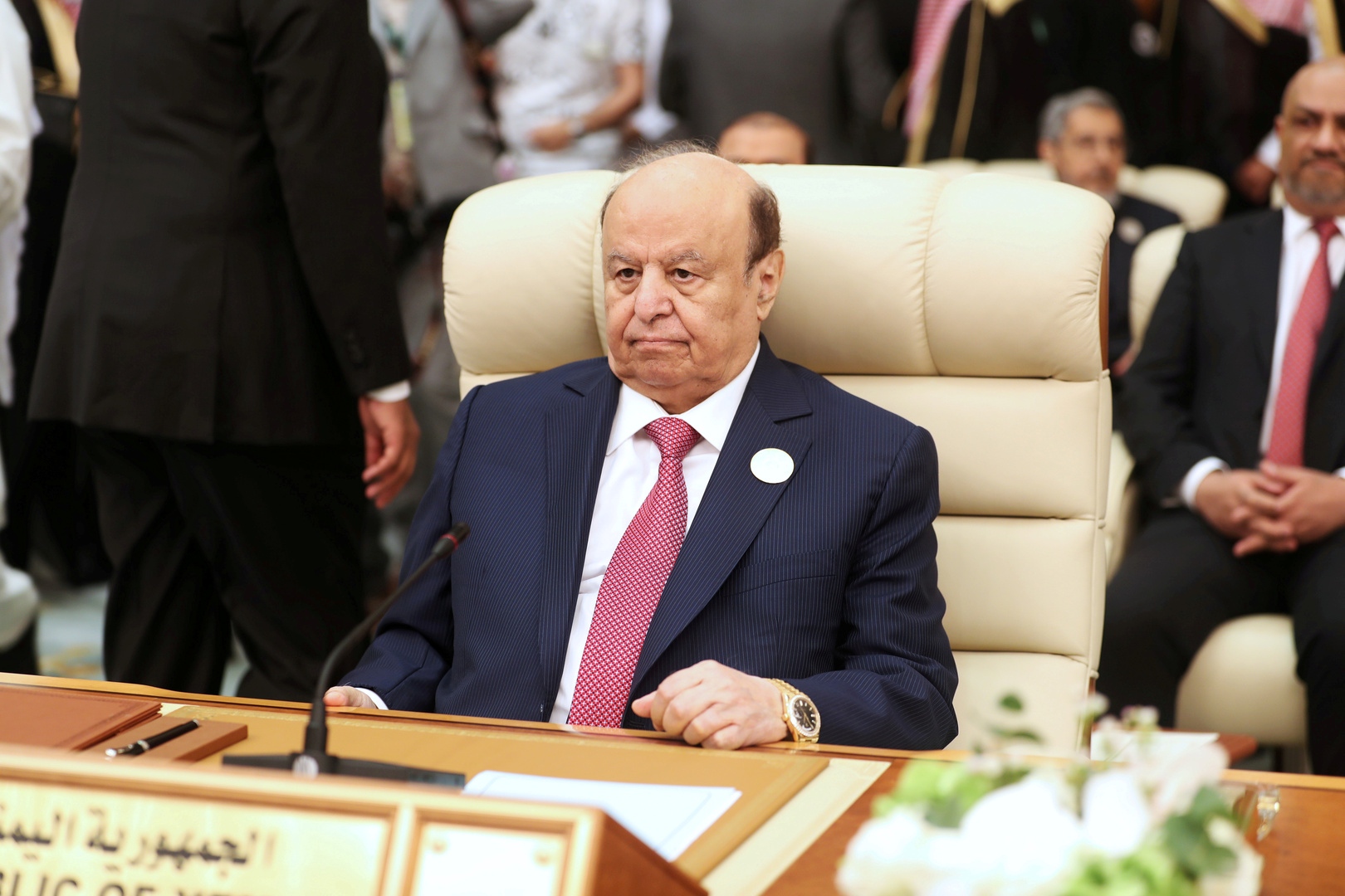   الحكومة اليمنية الجديدة تؤدي اليمين الدستورية في الرياض