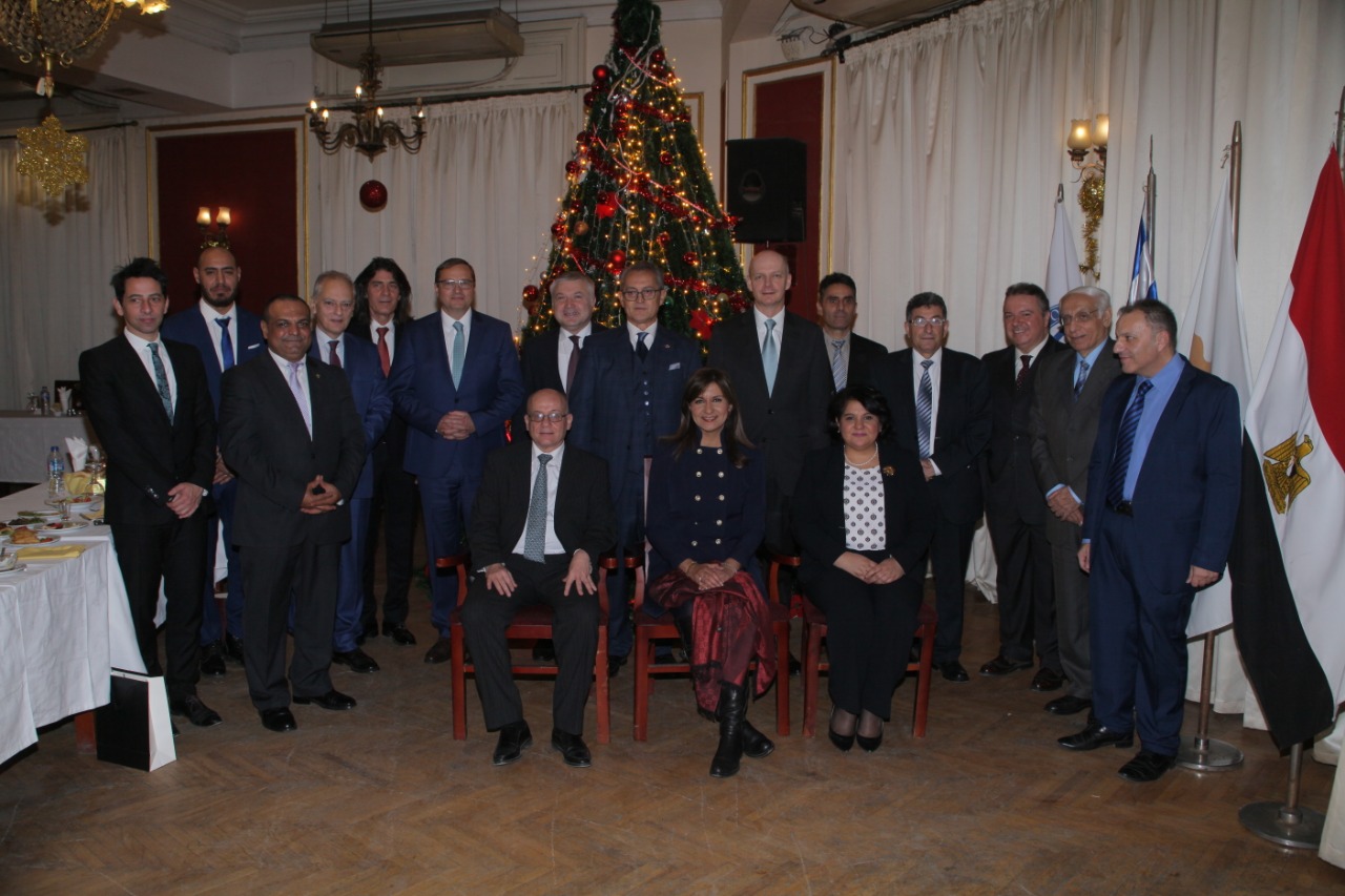   السفارة القبرصية تكرم وزيرة الهجرة تقديرًا لدورها في مبادرة «إحياء الجذور»