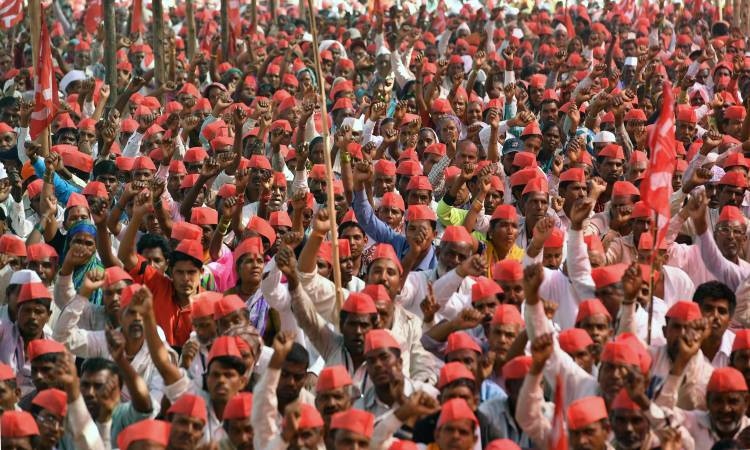   احتجاجات مزارعو الهند بالقرب من نيودلهي بسبب تشريعات زراعية جديدة