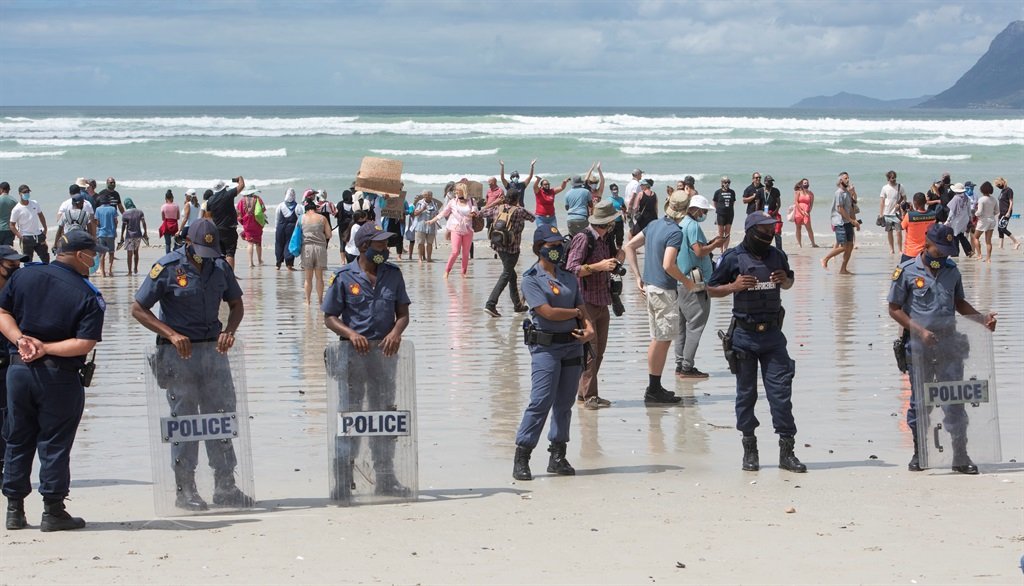   جنوب إفريقيا.. كيب تاون ترفض الإجراءات الاحترازية على الشواطئ