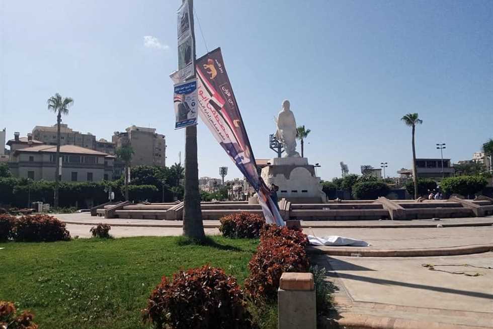   حملة لإزالة اللافتات والبنرات المخالفة بحي وسط الإسكندرية