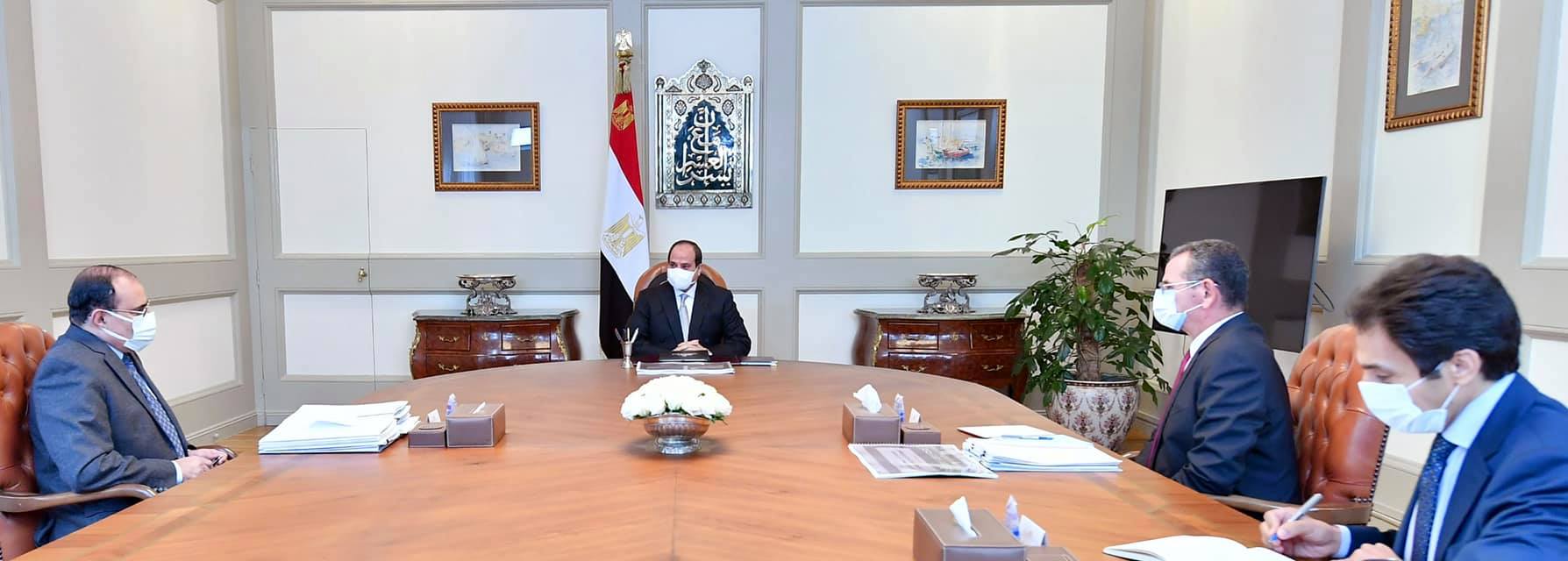   السيسي يجتمع مع مستشاري رئيس الجمهورية للتخطيط العمراني والشئون المالية