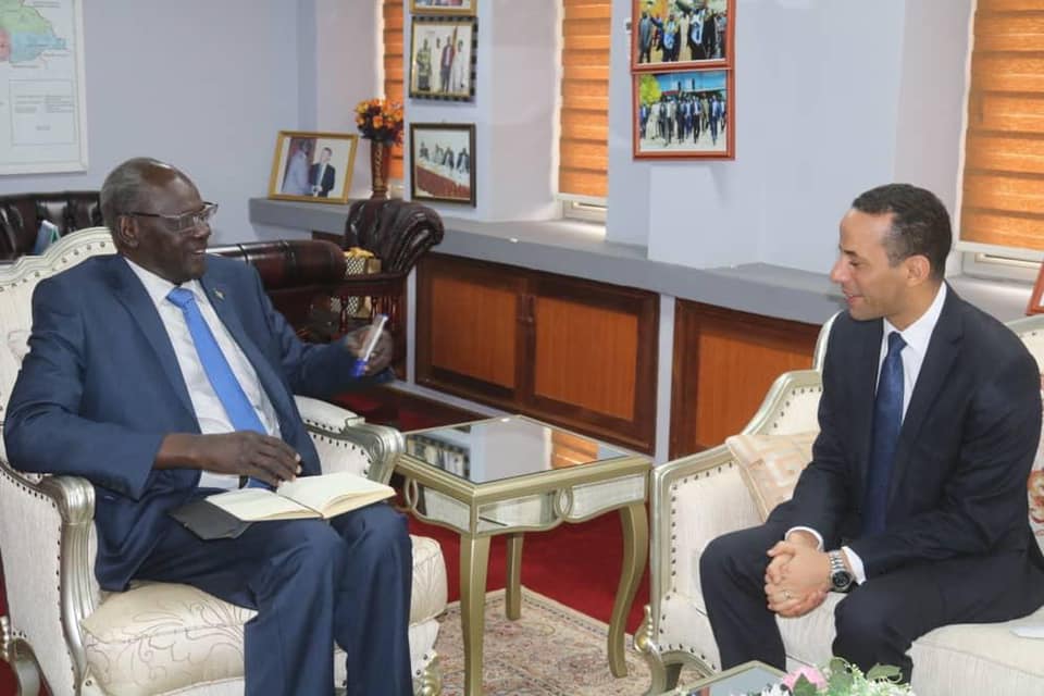   سفير مصر فى جوبا يبحث مع وزير إعلام جنوب السودان التعاون المشترك