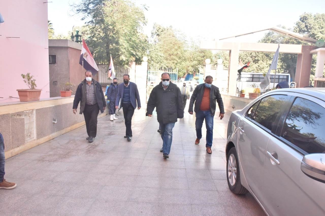   محافظ أسيوط يطمئن على شبكات الأكسجين بمستشفى المبرة
