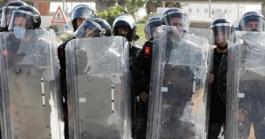   اندلاع احتجاجات فى تونس على تعامل الشرطة مع المتظاهرين