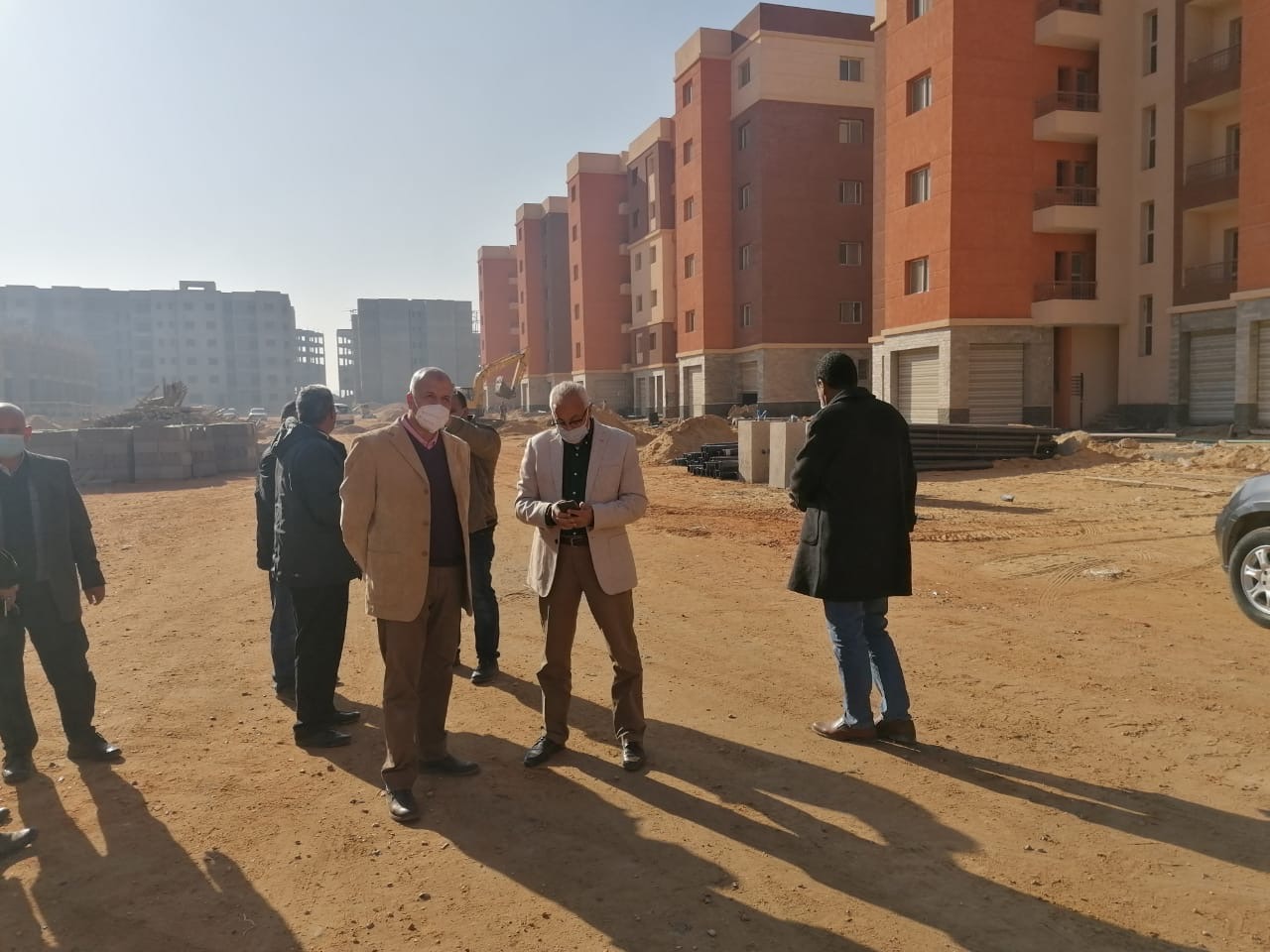   مسئولو «الإسكان» يتفقدون مشروع عمارات «السلام» بمدينة العبور