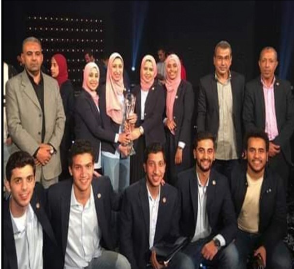   محافظ الغربية يهنئ طلاب جامعة طنطا لفوزهم بكأس عباقرة الجامعات المصرية