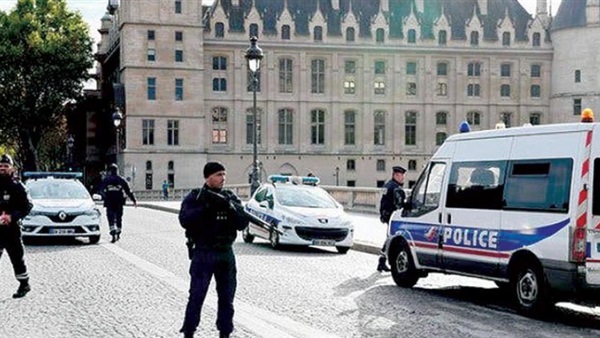   اعتقال 10 أشخاص لاشتباههم في عملية تهريب أسلحة في فرنسا