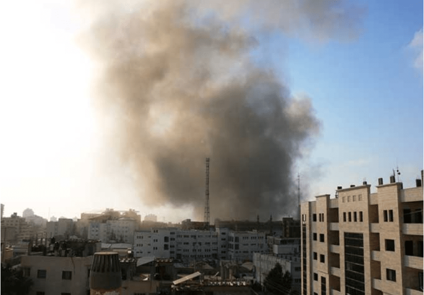   إصابة وأضرار بالممتلكات جراء قصف إسرائيلي لغزة