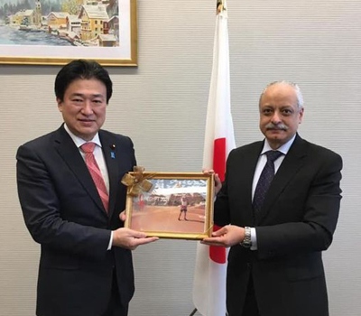   السفير المصري في طوكيو يلتقي المستشار الخاص لرئيس الوزراء الياباني