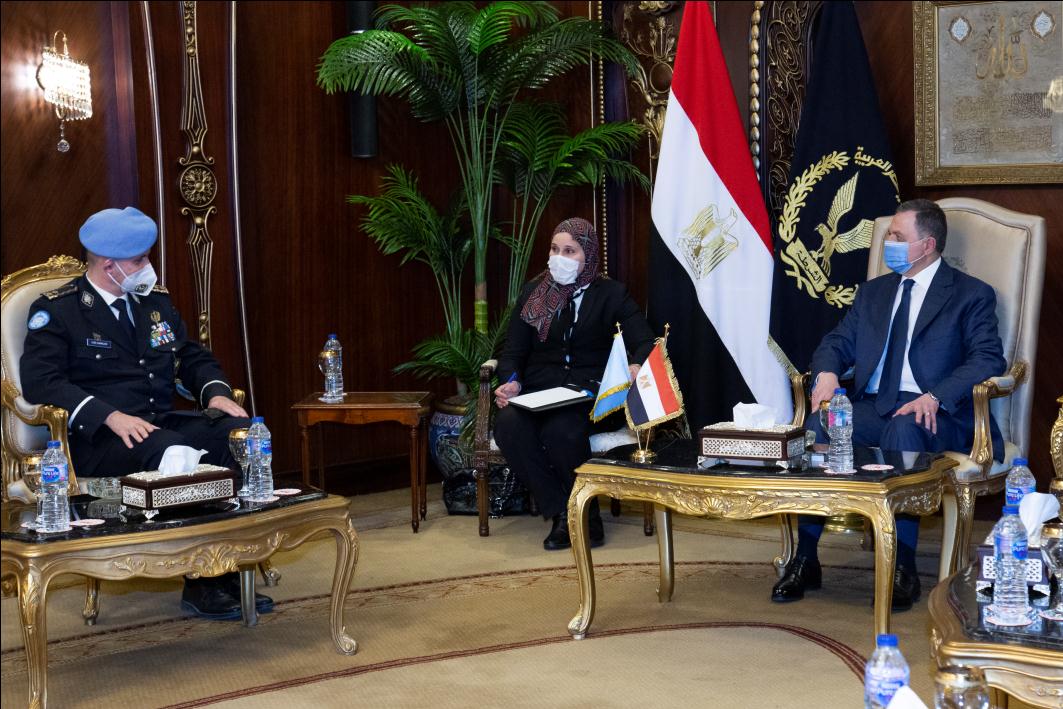   وزير الداخلية يلتقي المستشار الشرطي لحفظ السلام بالأمم المتحدة