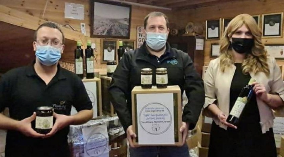   فلسطين تندد باستيراد أسواق عربية لزيت الزيتون والعسل من إسرائيل