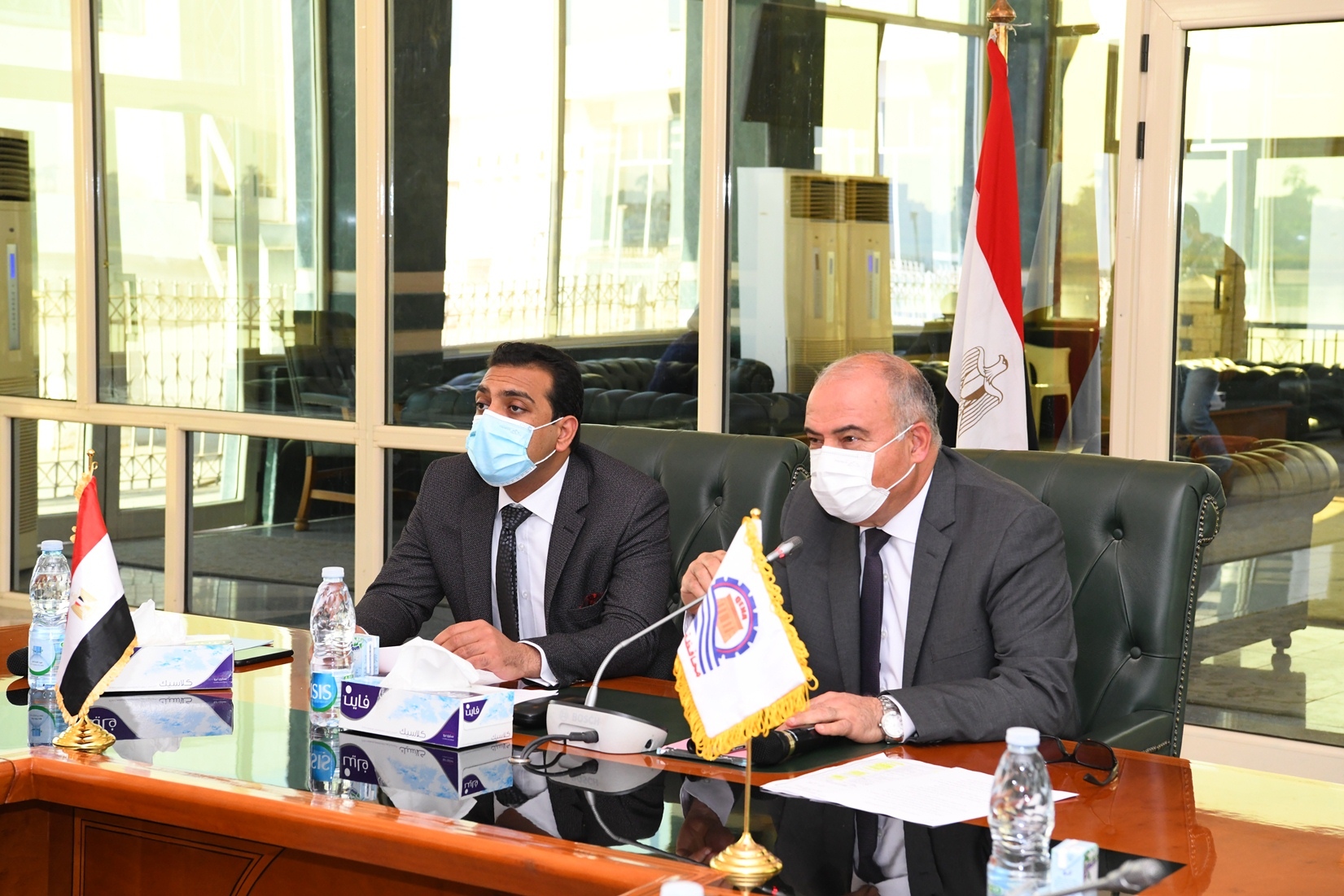   محافظ قنا يعقد اللقاء الشهري بالمستثمرين لمتابعة مشكلاتهم والعمل علي حلها