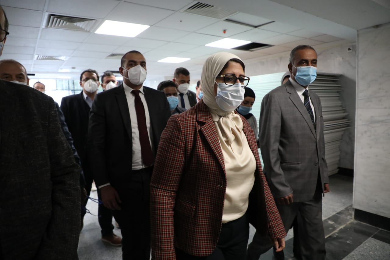   وزيرة الصحة تتفقد المركز القومي للترصد والتحكم في الأمراض المعدية بإمبابة