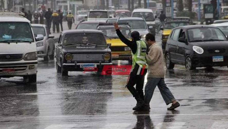   سقوط أمطار بالإسكندرية بالتزامن مع بداية نوة الكرم