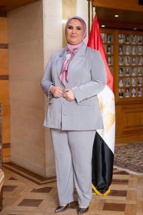 وزيرة التضامن بإطلالة كلاسيكية هادئة