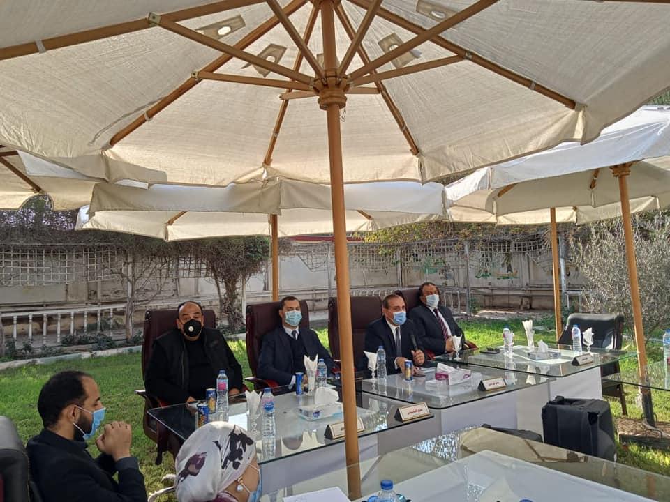   خلال أول اجتماع لنواب كفر الشيخ.. المحافظ يدعوهم لزيارة المشروعات الخدمية
