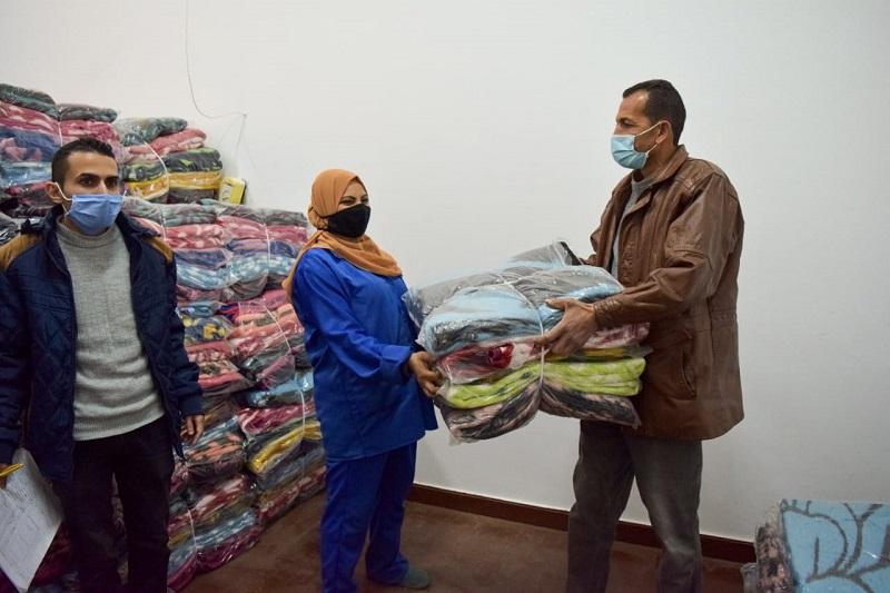   «منصور حسن»: توزيع 1200 بطانية على عمال جامعة بنى سويف