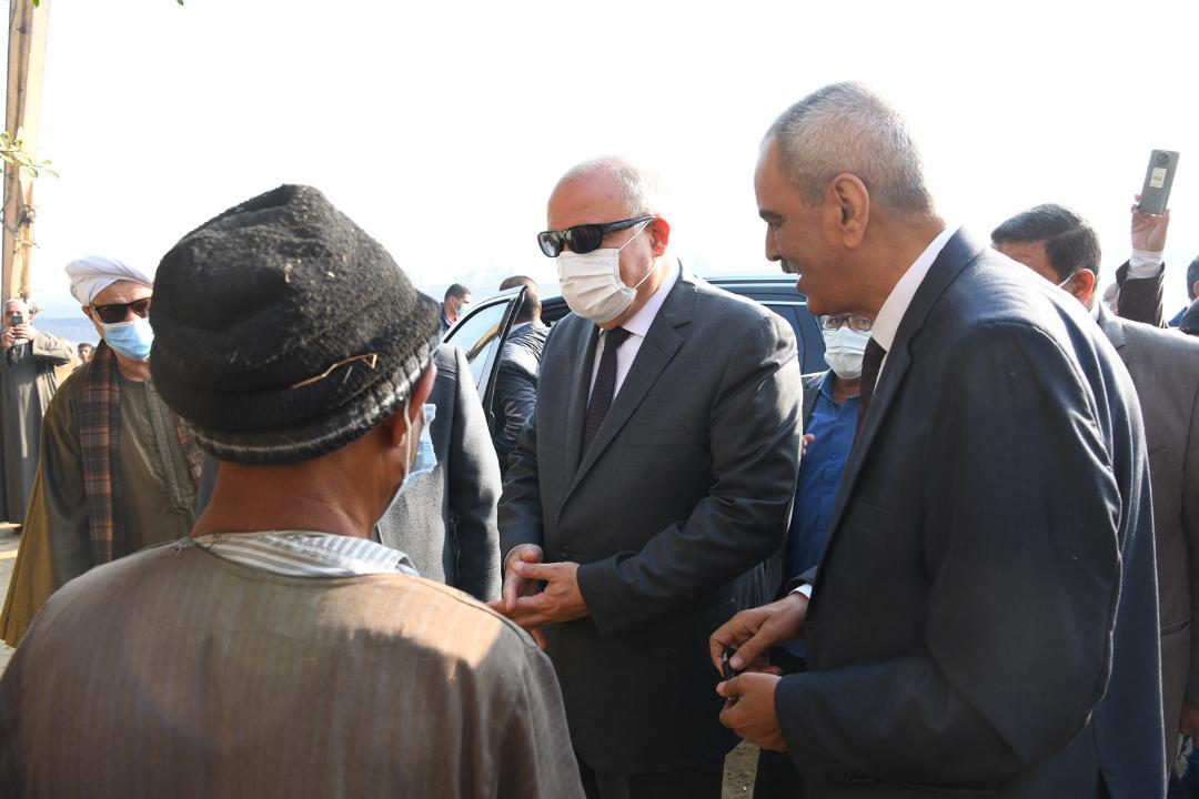 محافظ قنا يستجيب لشكوى مواطن بسيط بجنوب المحافظة