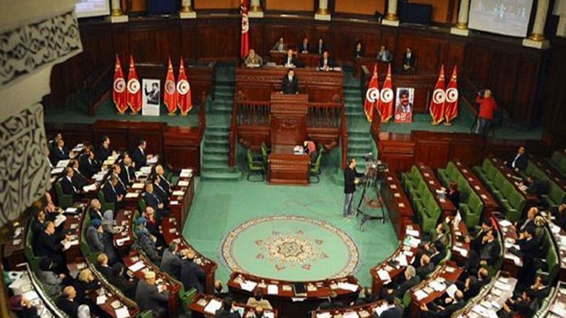   البرلمان التونسي يوافق على التعديل الوزارى رغم الاحتجاجات