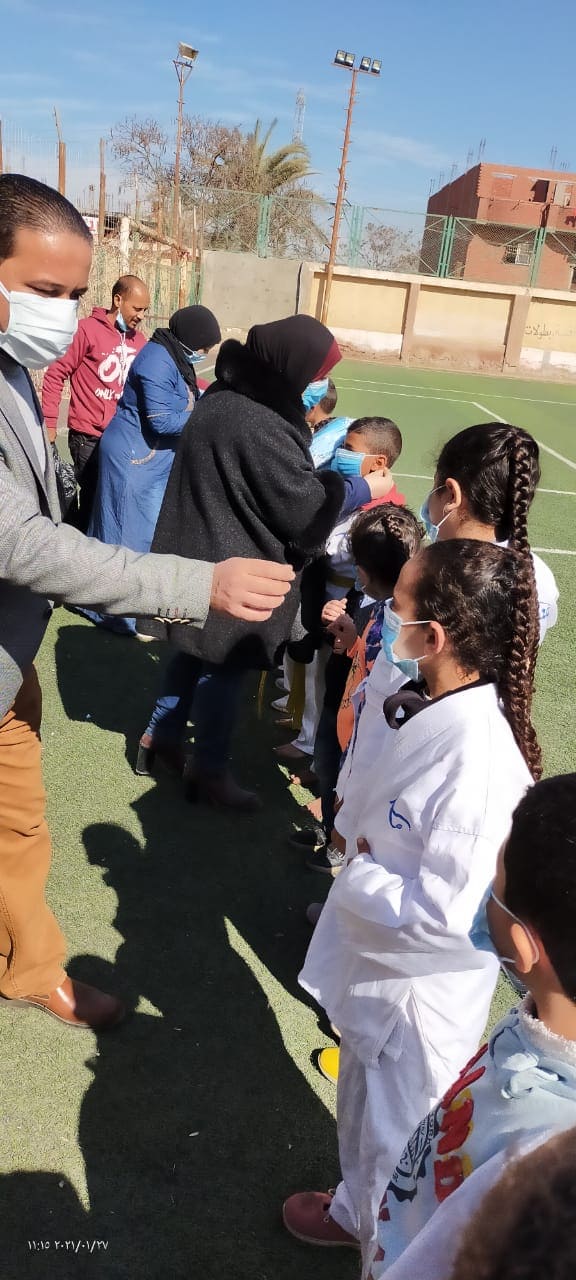   مبادرة شباب الفشن لتوزيع 1000 كمامة علي الباعة في قرية اقفهص