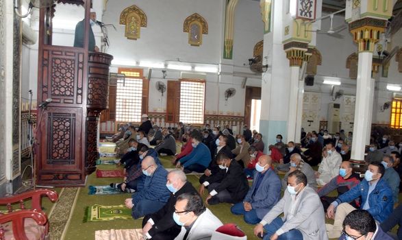  خطيب مسجد عمر بن العزيز ببني سويف يؤكد على أهمية التوكل على الله