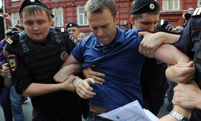   صور| روسيا تعتقل المعارض ألكسي نافالني فور وصوله إلى موسكو