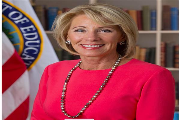   استقالة وزيرة التعليم الأمريكية احتجاجا على أحداث الكونجرس