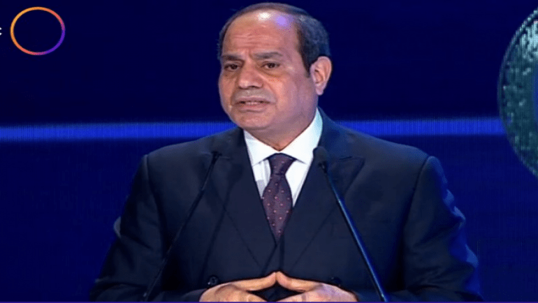   الرئيس السيسي لأسر الشهداء: مصر لن تنساكم أبدا