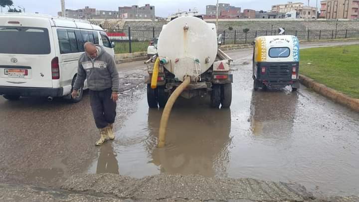   رفع مياه الأمطار من أحياء البرلس بكفر الشيخ