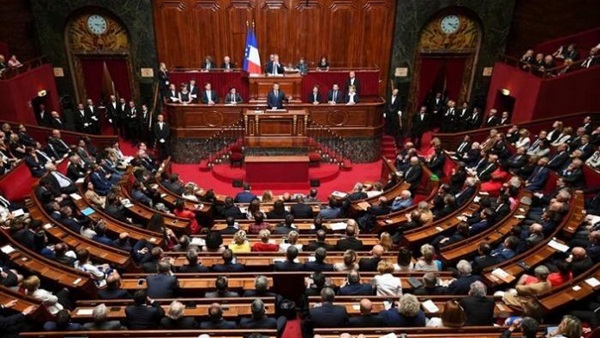    البرلمان الفرنسى يعطى الضوء الأخضر لتمديد الطوارئ الصحية