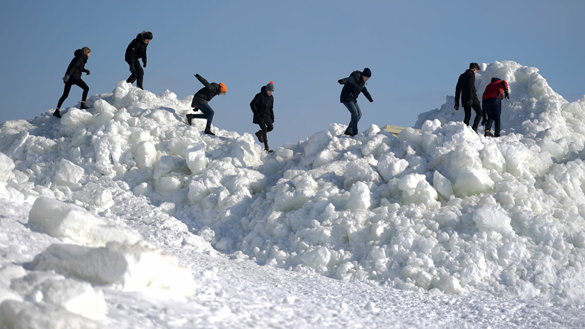   مصرع 3 أشخاص وفقدان 6 آخرين إثر انهيار جليدى بالقطب الشمالى الروسى