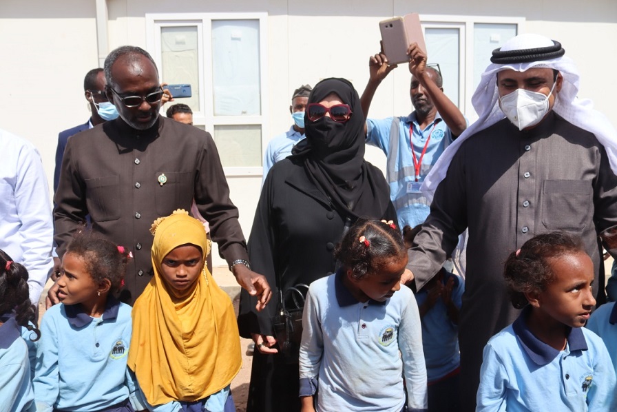   «العسومى» يزور الأشقاء اليمنيين بمخيم أبخ للاجئين بـجيبوتى