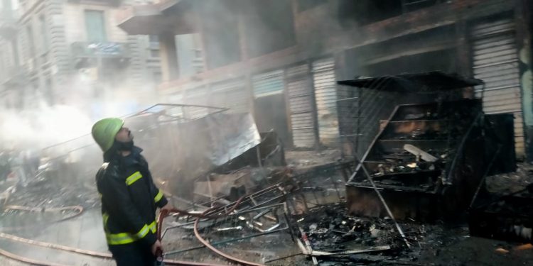   محافظ القاهرة يوجه بسرعة إزالة آثار حريق التوفيقية لجنة هندسية لفحص العقارات