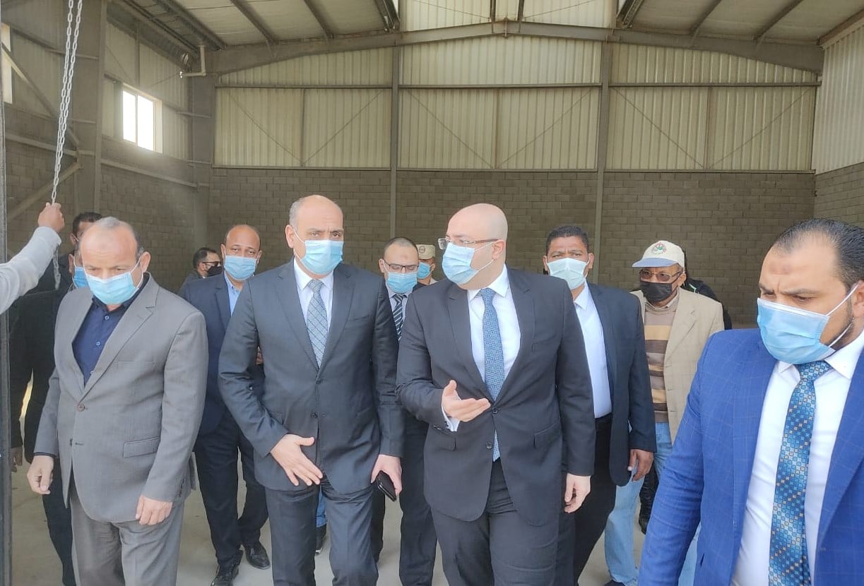   محافظ بني سويف ورئيس «التنمية الصناعية» يتفقدان المجمع الصناعي ببياض العرب