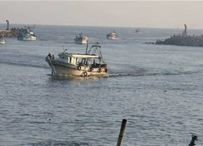   توقف حركة الصيد بكفر الشيخ بسبب ارتفاع الأمواج ورفع حالة الطوارئ