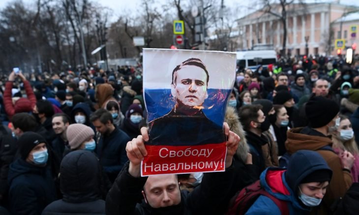   روسيا تعتقل حلفاء نافالنى قبل احتجاج جديد