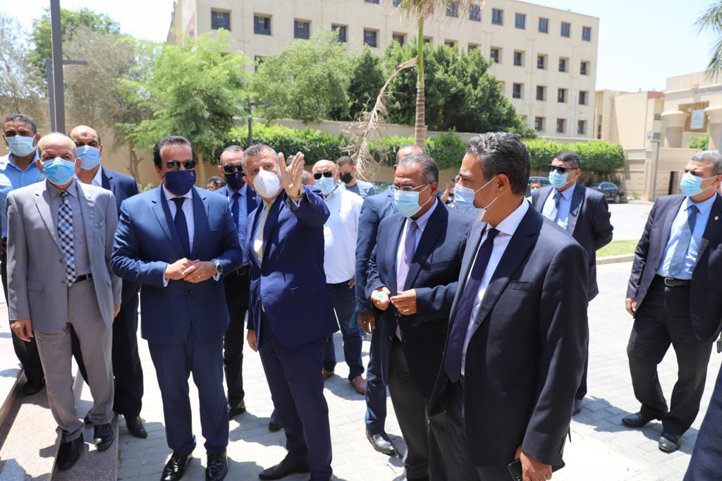 وزير التعليم العالى مع رئيس جامعة عين شمس 