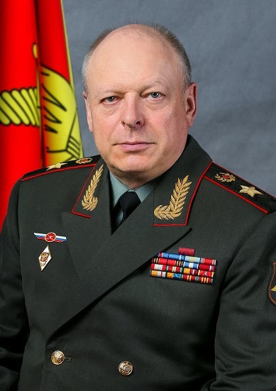 القائد العام للقوات البرية، ولواء الجيش أوليغ ساليكوف