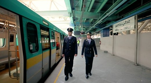 653232